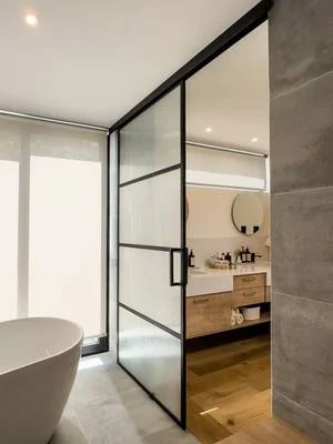 ¡Renueva tus espacios con la resistencia y elegancia del vidrio en tu hogar!